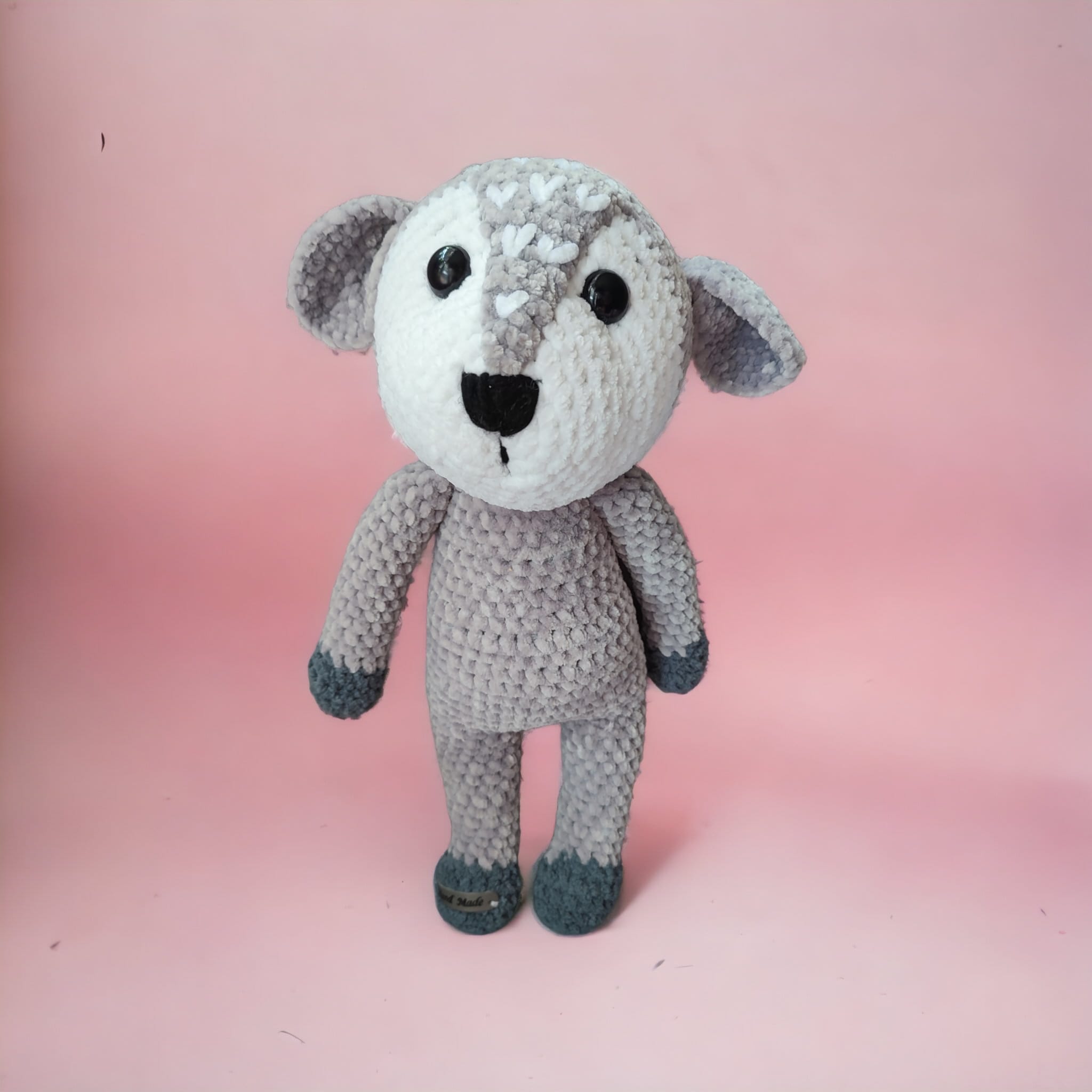 Sarna w różowej sukience na szydełku - obrazek 4