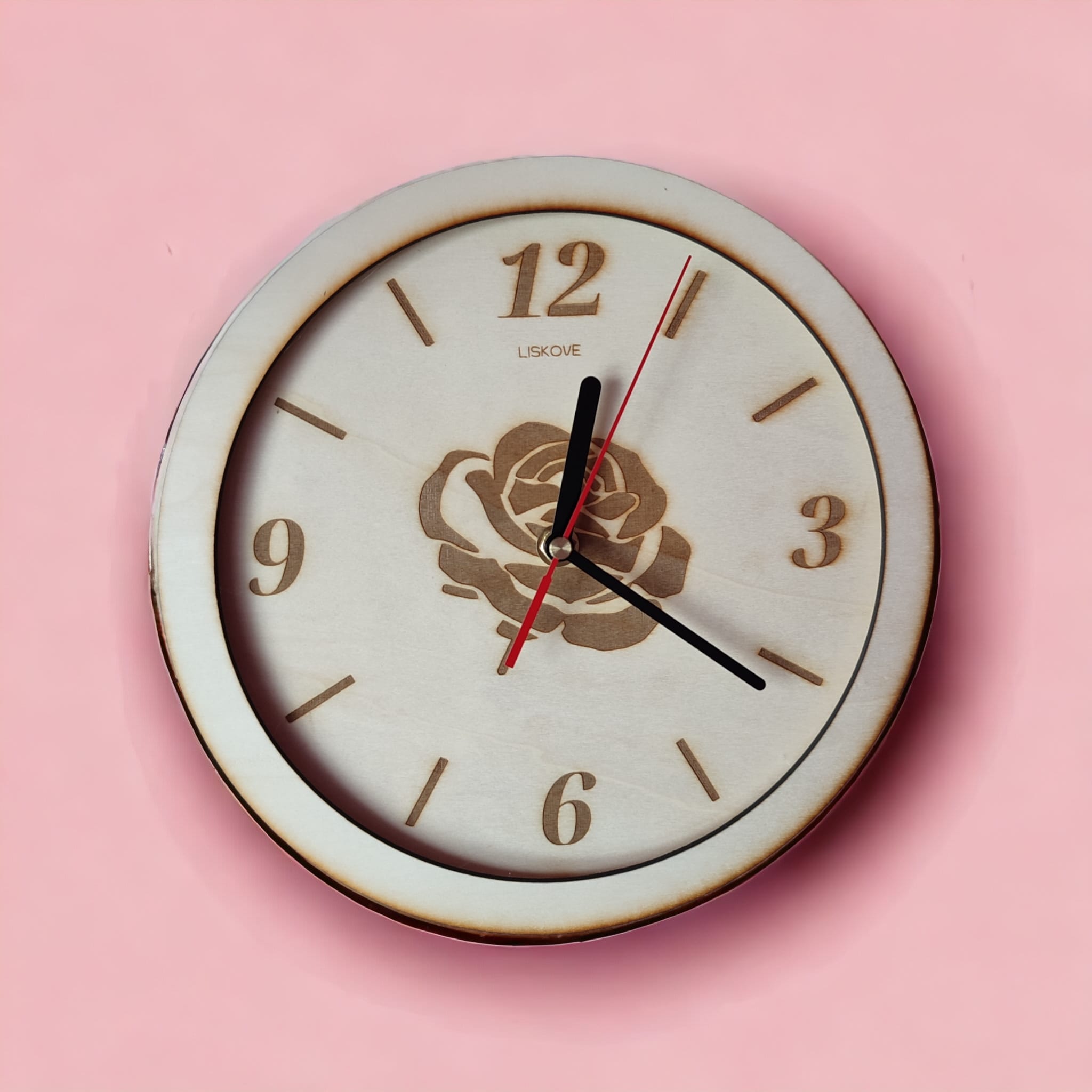 Zegar na ścianę podświetlany