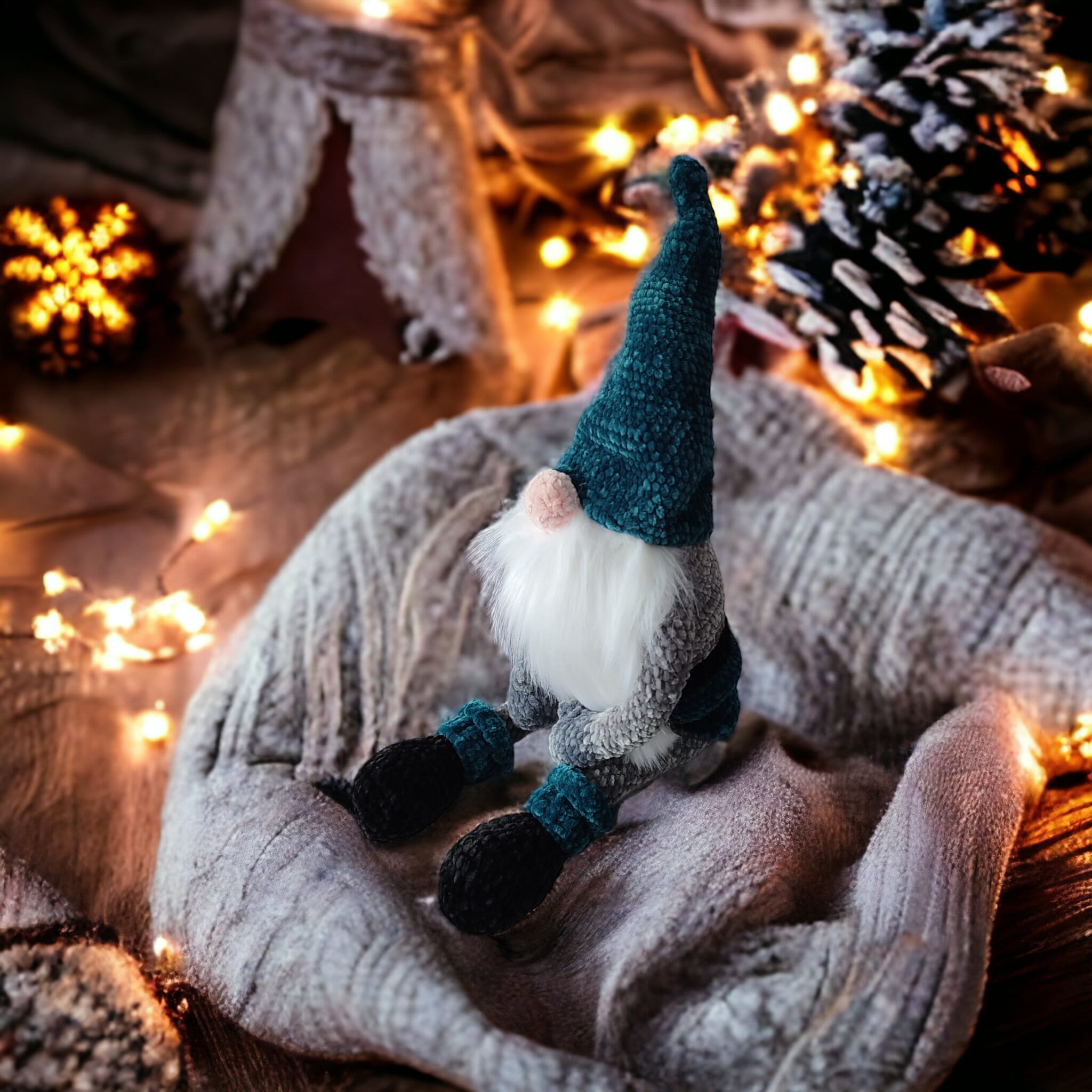 Skrzat Gnom Krasnal na szydełku - duży - obrazek 2