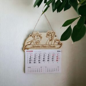 Kalendarz dla Babci i Dziadka ze sklejki z imionami