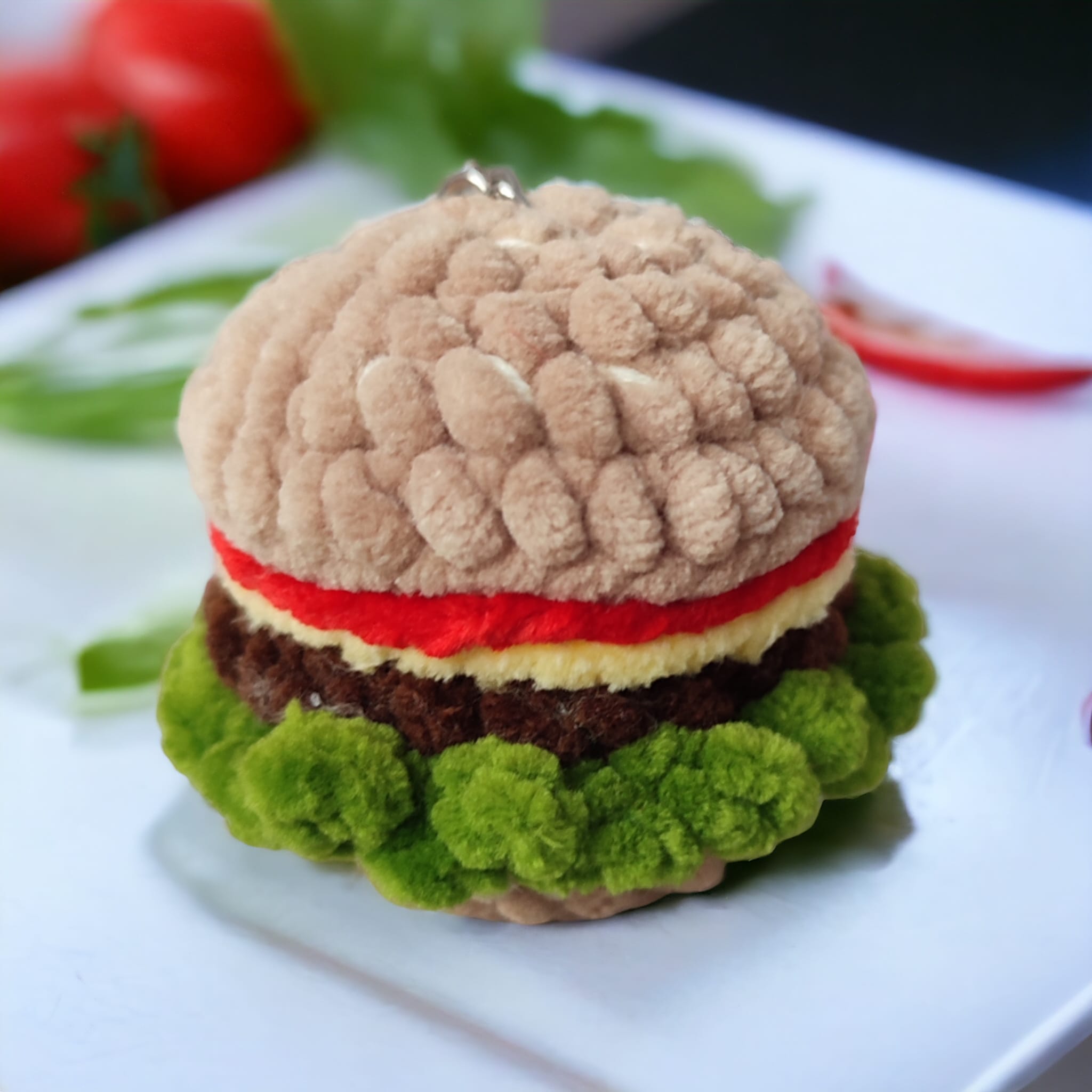 Hamburger na szydełku – brelok