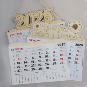 Kalendarz ścienny na sklejkowej desce - różne wzory